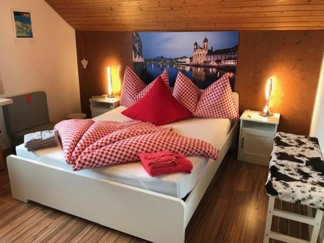 Ruhige Zimmer Im Gruenen Und Studio Im Naherholungsgebiet Sigigen Esterno foto